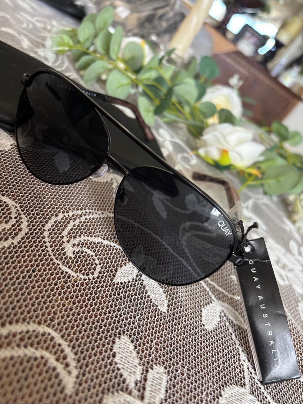 NEW Quay Australia Vivienne Black Metal Aviator Sunglasses for Women with case. - Picture 2 of 7